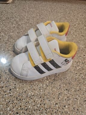 ADIDAS X DISNEY GRAND COURT MICKEY MOUSE HOOK-AND-LOOP SHOES WHITE KIDS SIZE 7